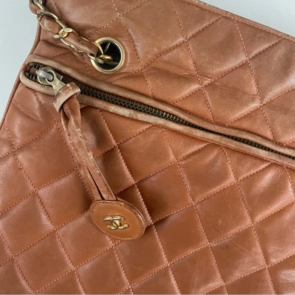 Vintage Chanel brown leather quilted tote bag - Picture 2 of 11